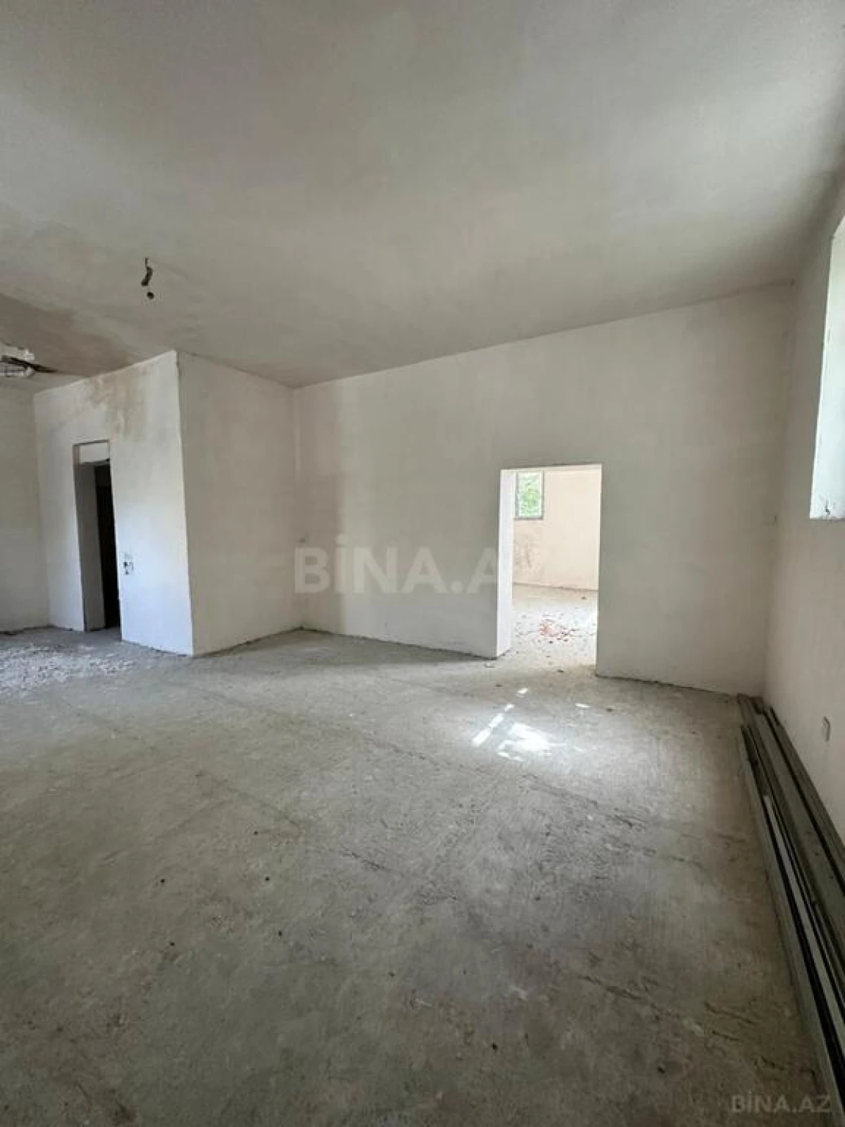 Satılır obyekt 317.6 m²