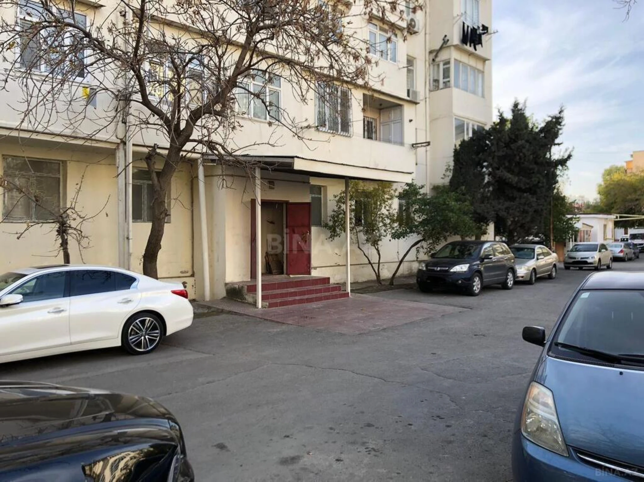 Satılır obyekt 317.6 m²