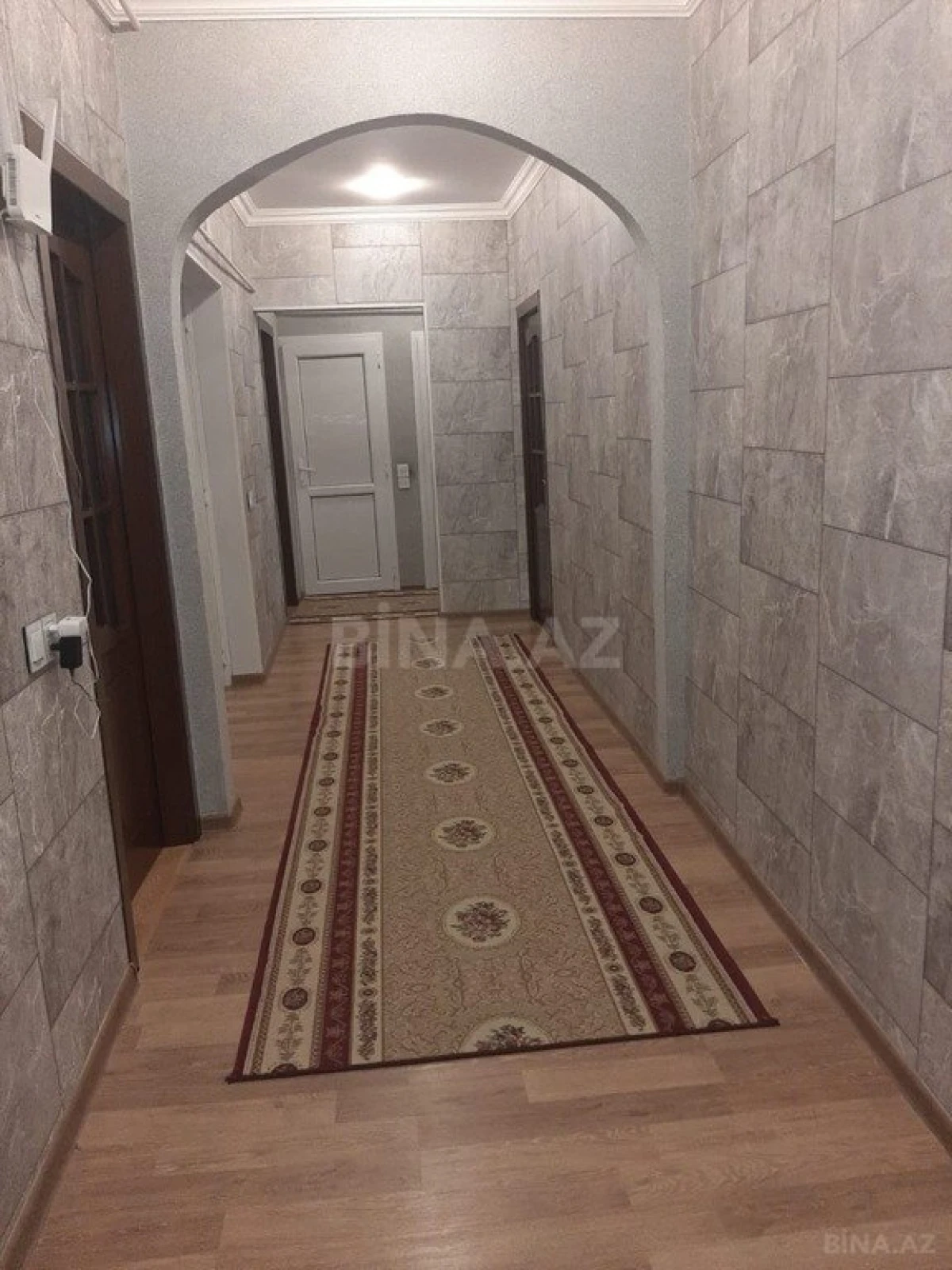 Satılır 4 otaqlı mənzil 105 m²