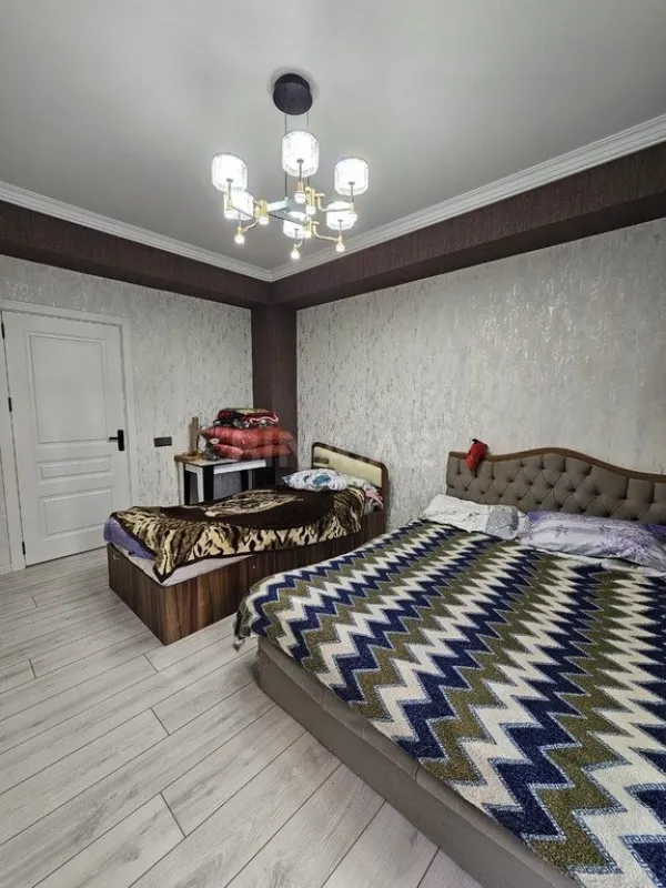 Satılır 2 otaqlı mənzil 74 m²