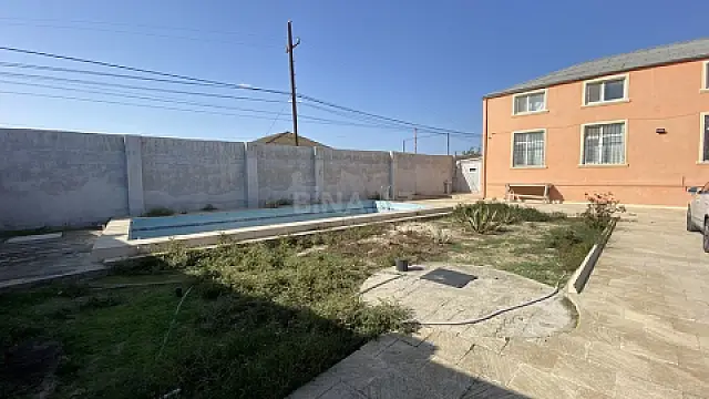 Satılır 6 otaqlı həyət evi 246.7 m²