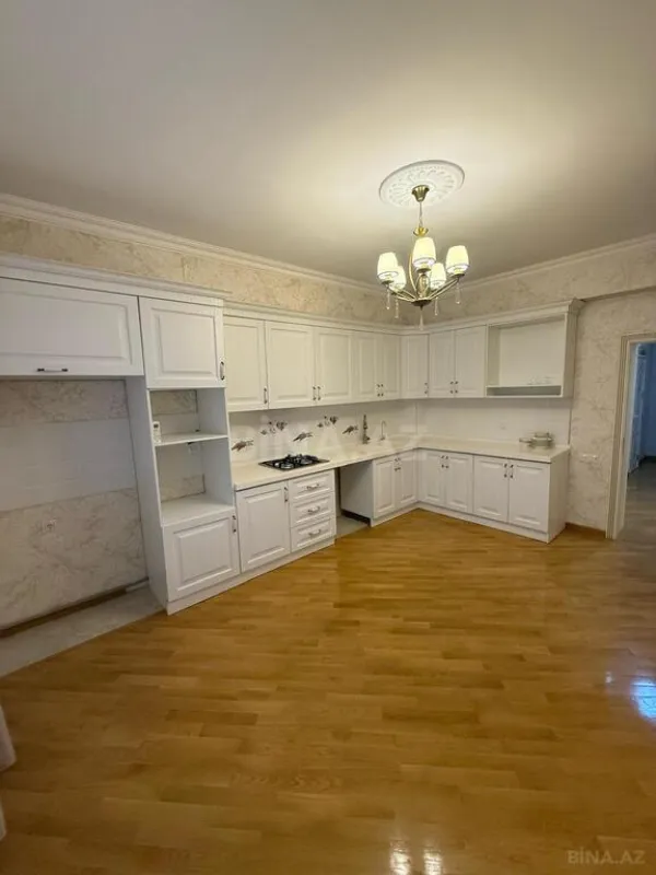 Satılır 3 otaqlı mənzil 137 m²