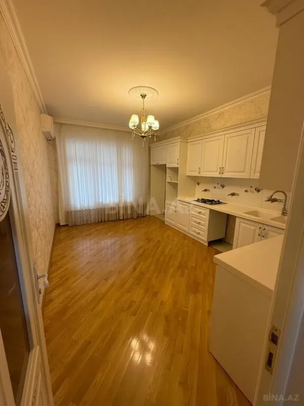 Satılır 3 otaqlı mənzil 137 m²