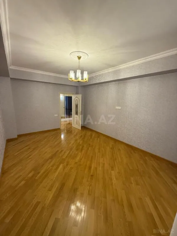 Satılır 3 otaqlı mənzil 137 m²