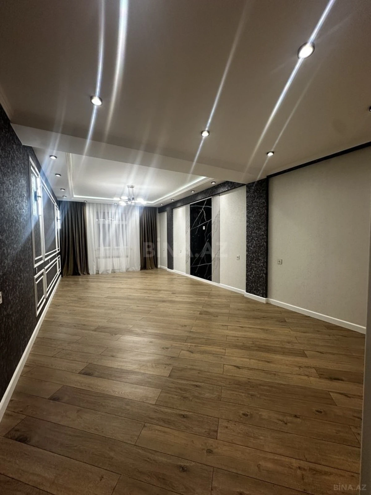 Satılır 5 otaqlı mənzil 155 m²