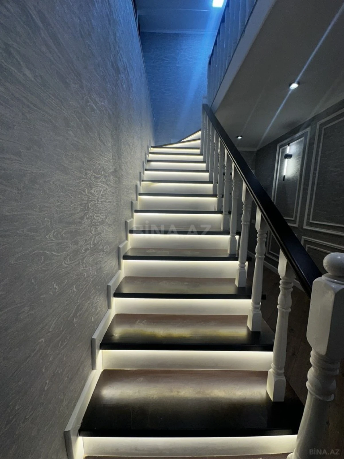 Satılır 5 otaqlı mənzil 155 m²