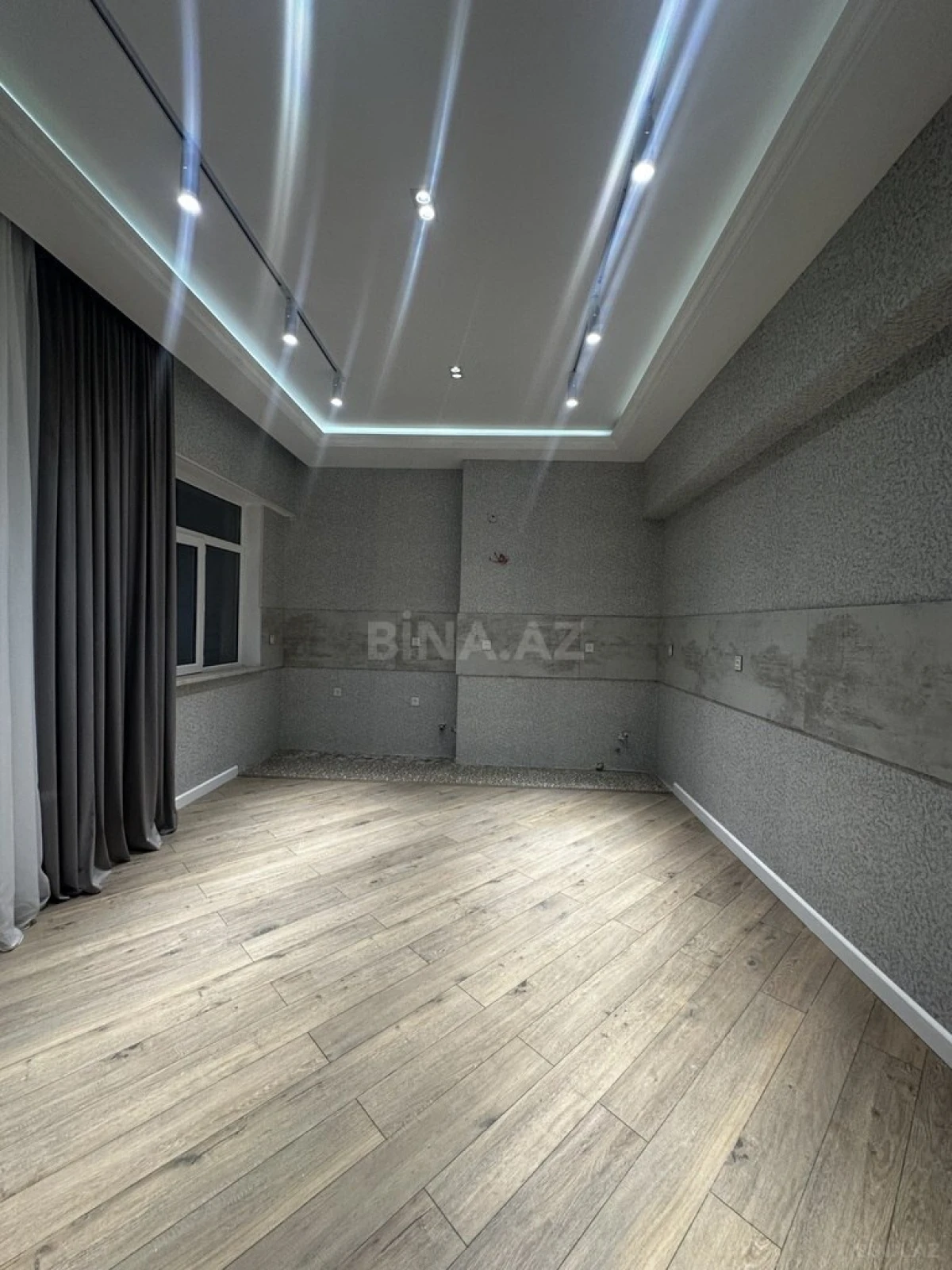Satılır 5 otaqlı mənzil 155 m²