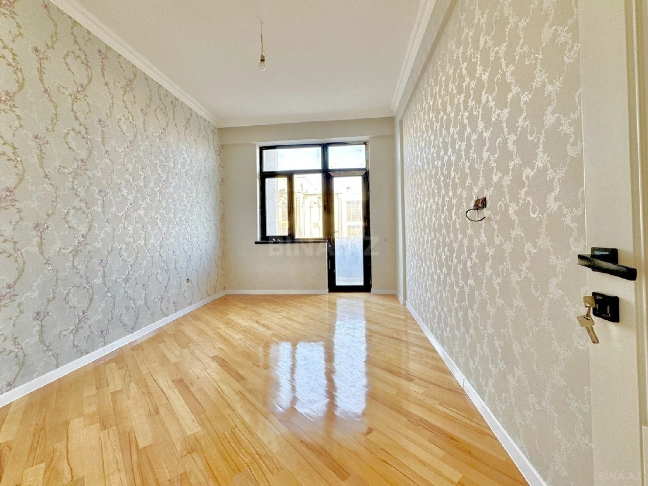 Satılır 2 otaqlı mənzil 93 m²