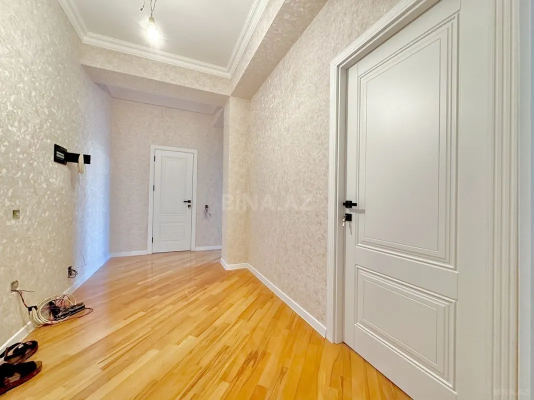 Satılır 2 otaqlı mənzil 93 m²