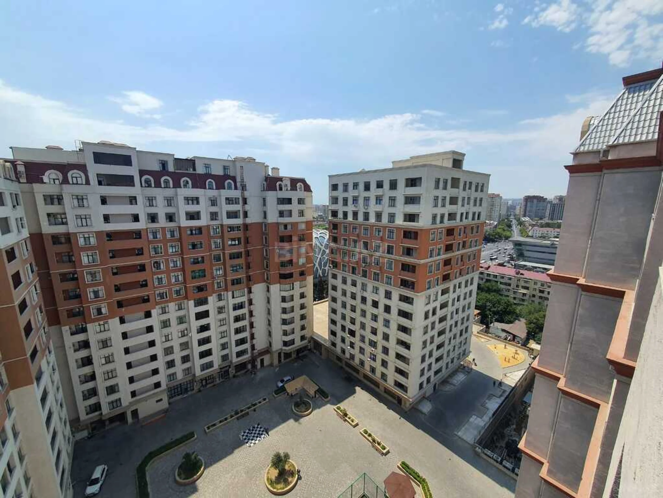 Kirayə verilir 3 otaqlı mənzil 120 m²