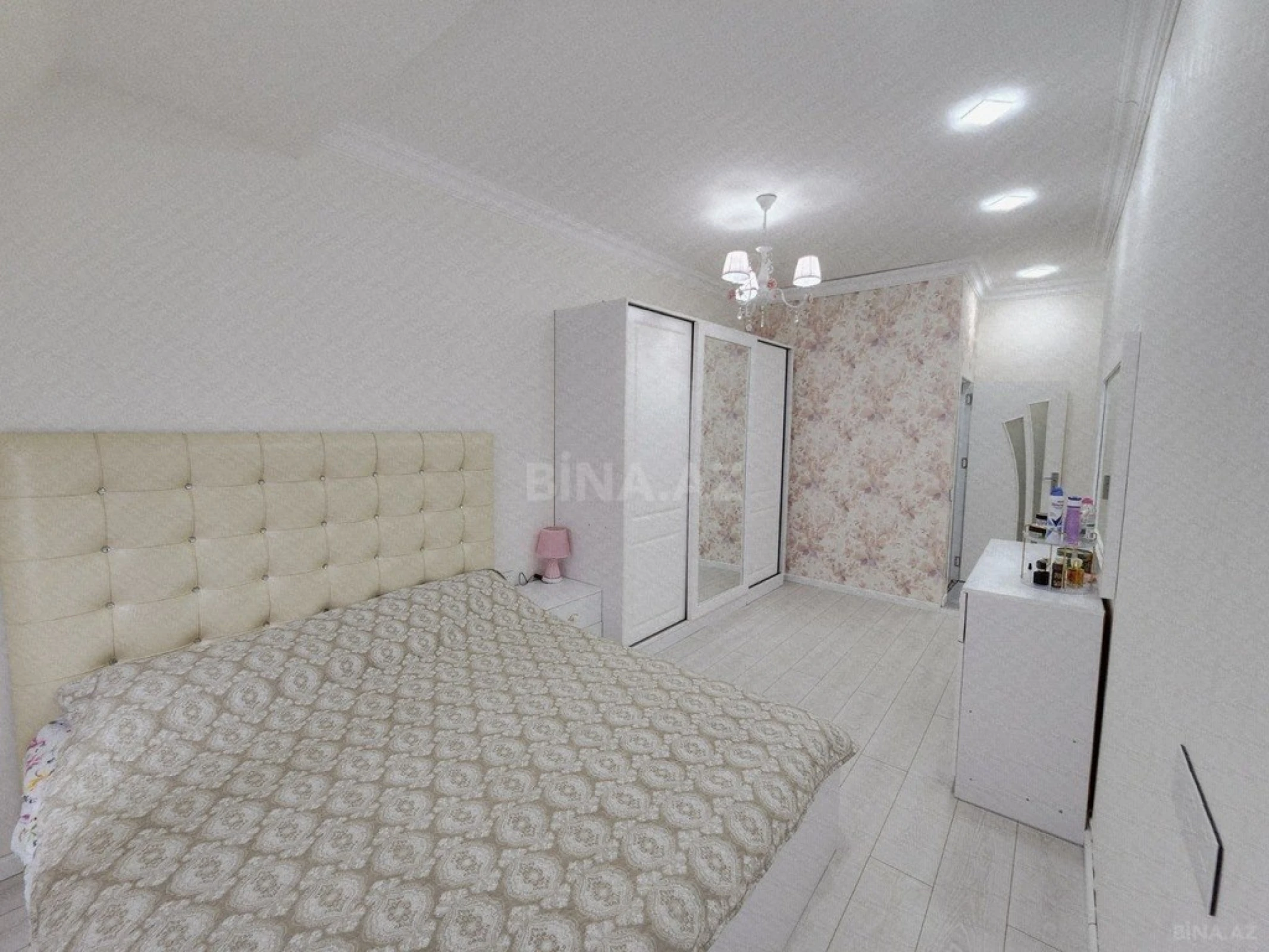 Satılır 3 otaqlı mənzil 110 m²