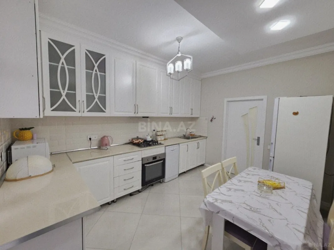 Satılır 3 otaqlı mənzil 110 m²