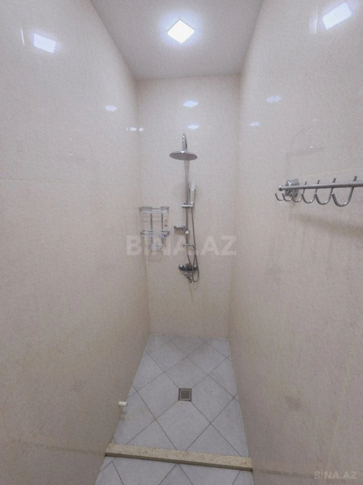 Satılır 3 otaqlı mənzil 110 m²