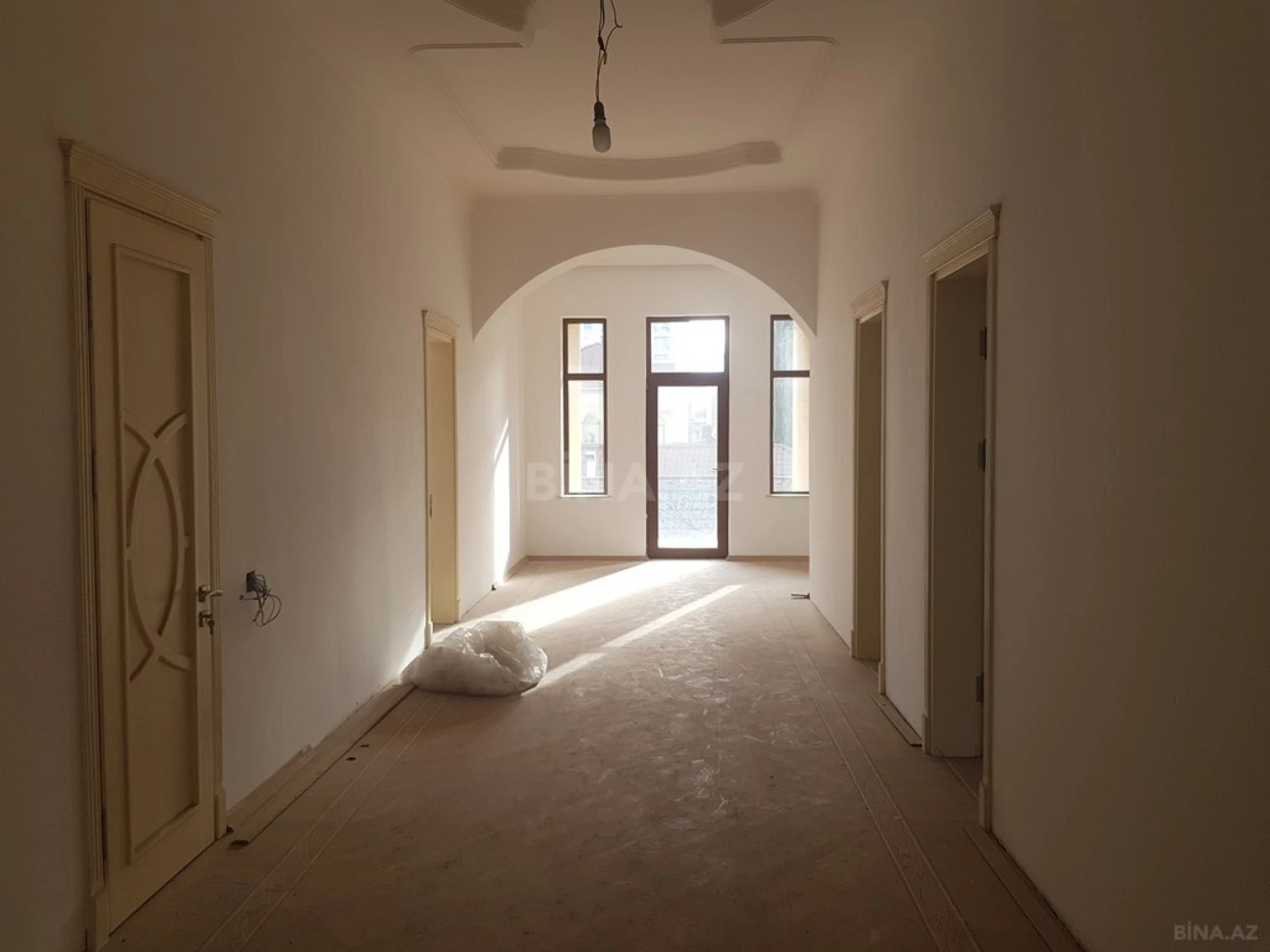 Kirayə verilir 14 otaqlı ofis 900 m²