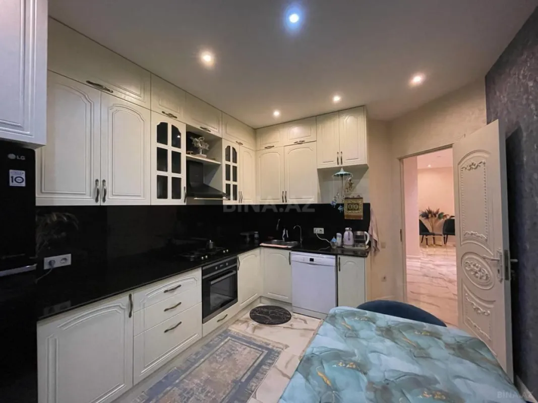 Kirayə verilir 3 otaqlı mənzil 148 m²