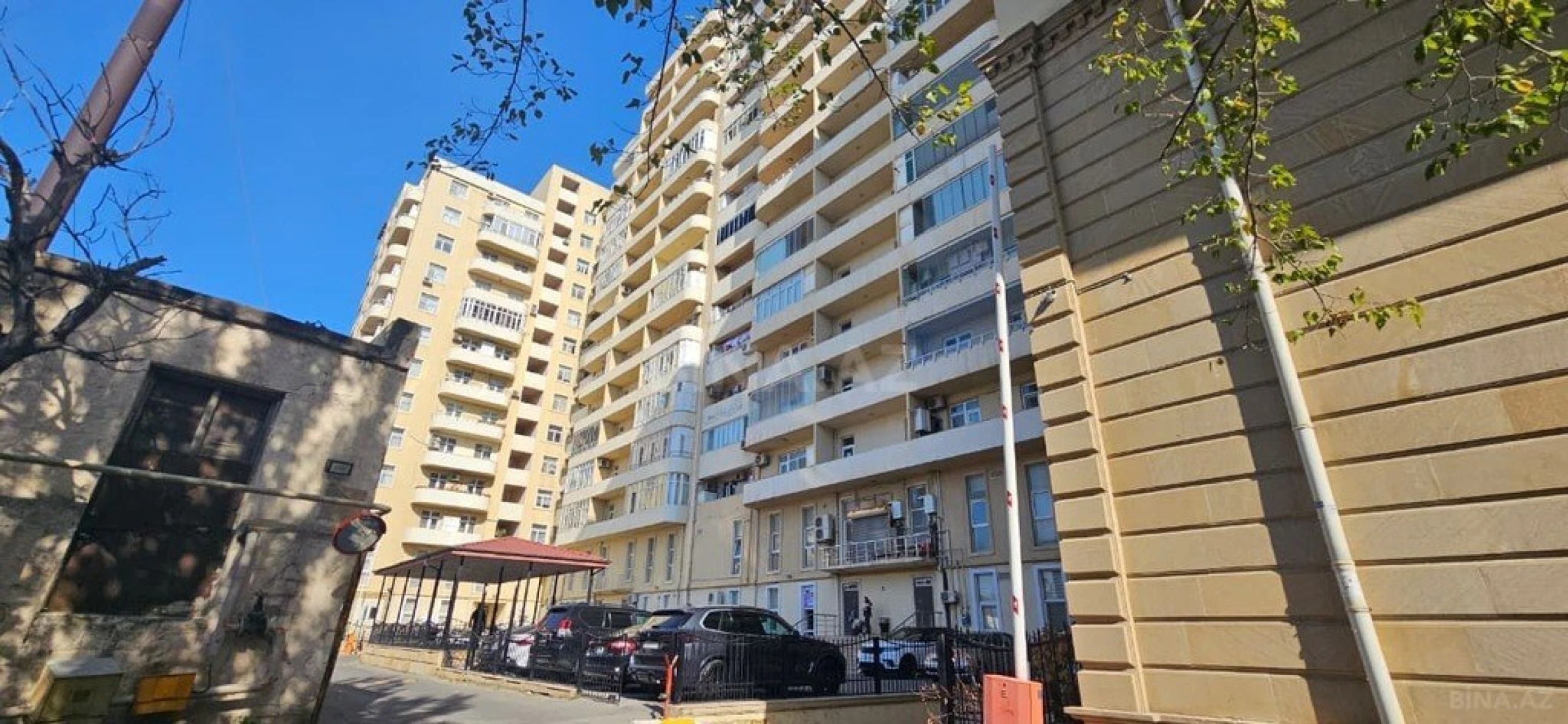 Satılır 3 otaqlı mənzil 134 m²
