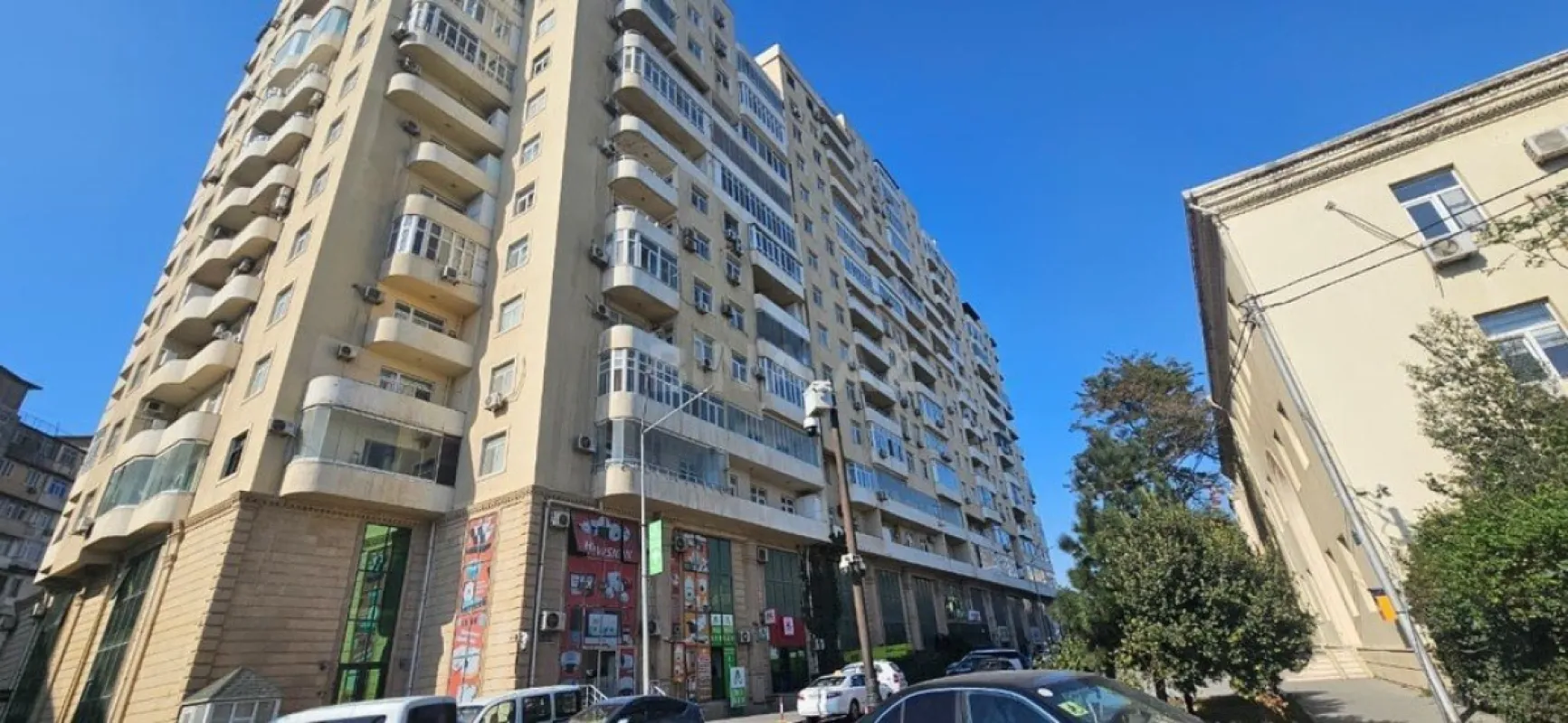 Satılır 3 otaqlı mənzil 134 m²