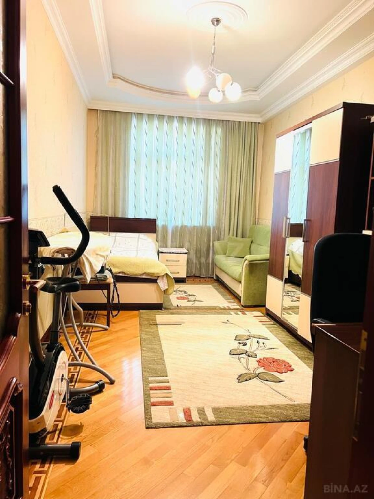 Satılır 4 otaqlı mənzil 155 m²