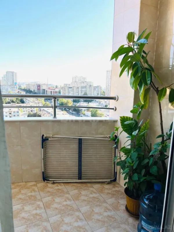 Satılır 4 otaqlı mənzil 155 m²