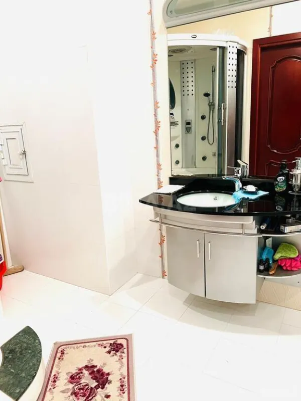 Satılır 4 otaqlı mənzil 155 m²