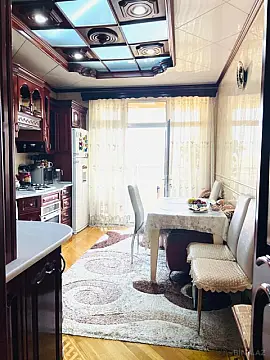 Satılır 4 otaqlı mənzil 155 m²