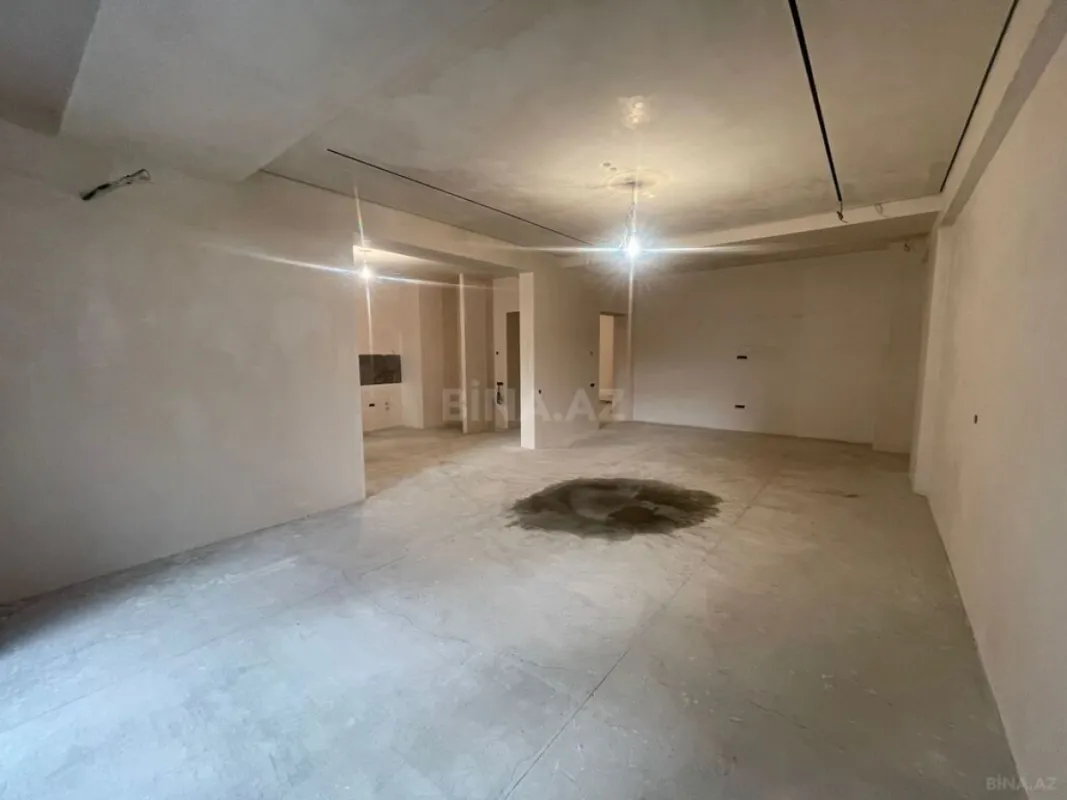 Satılır 4 otaqlı mənzil 232 m²