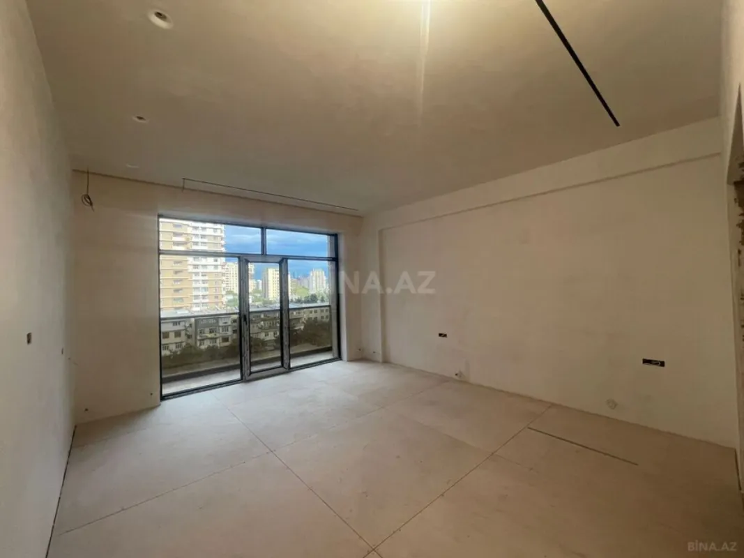 Satılır 4 otaqlı mənzil 232 m²