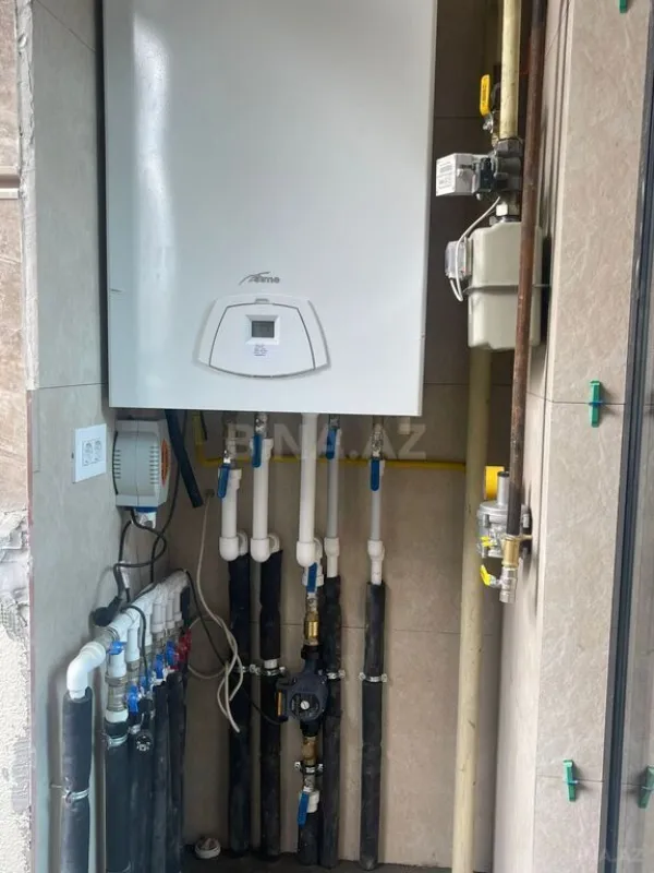 Satılır 4 otaqlı mənzil 232 m²