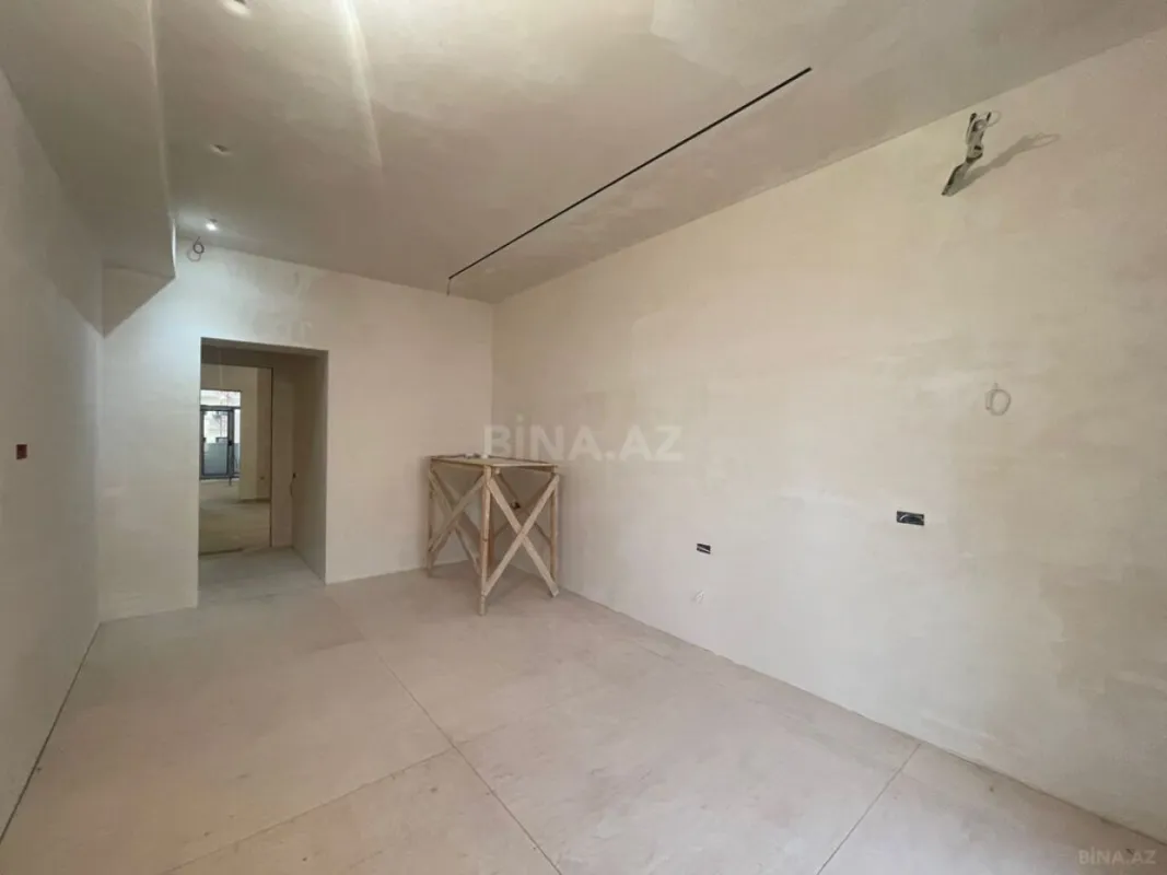 Satılır 4 otaqlı mənzil 232 m²