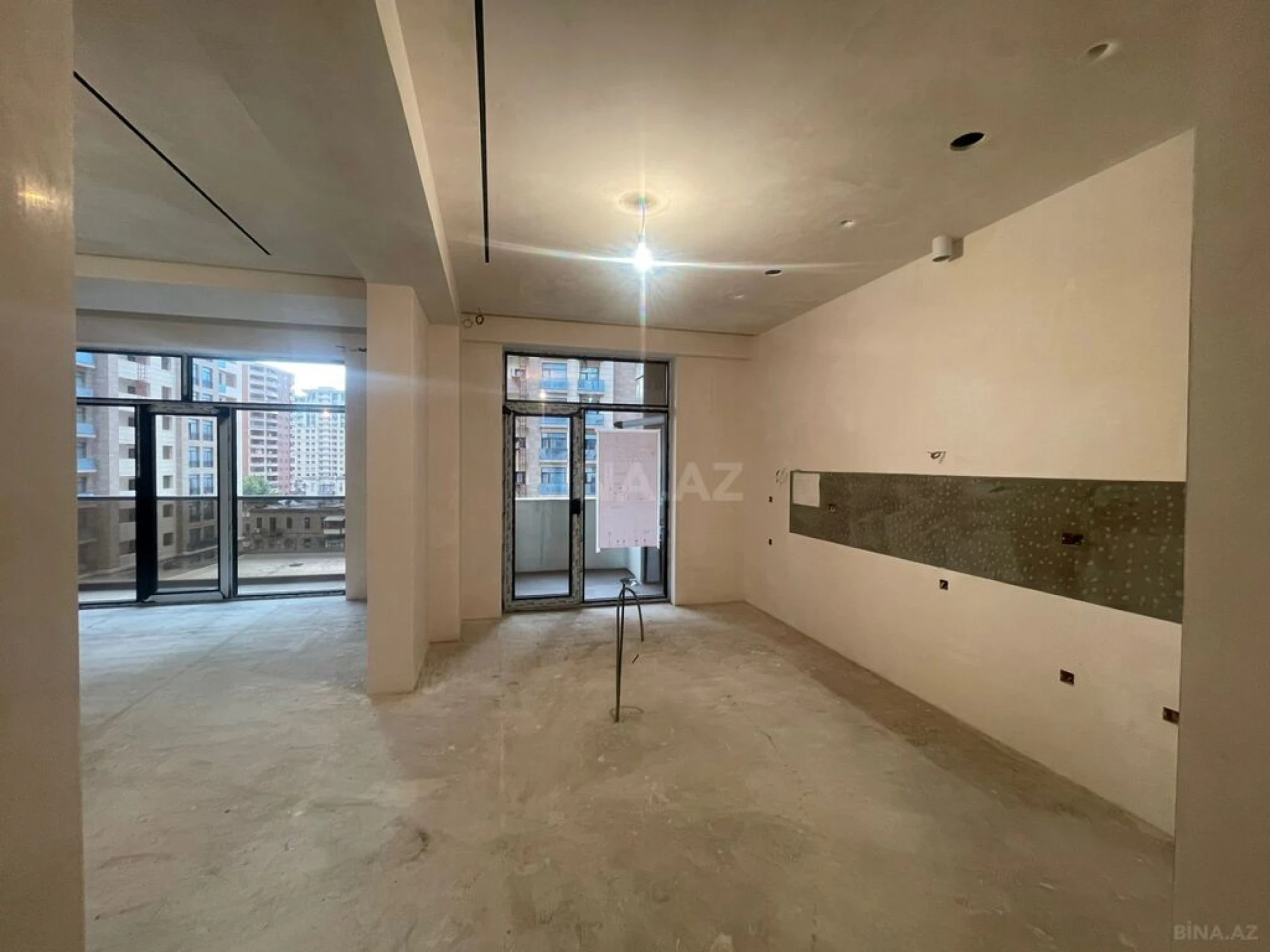 Satılır 4 otaqlı mənzil 232 m²