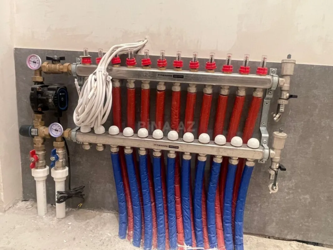 Satılır 4 otaqlı mənzil 232 m²