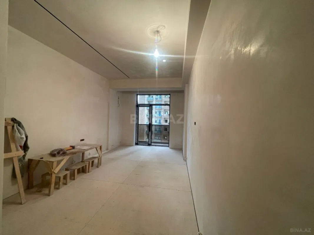 Satılır 4 otaqlı mənzil 232 m²