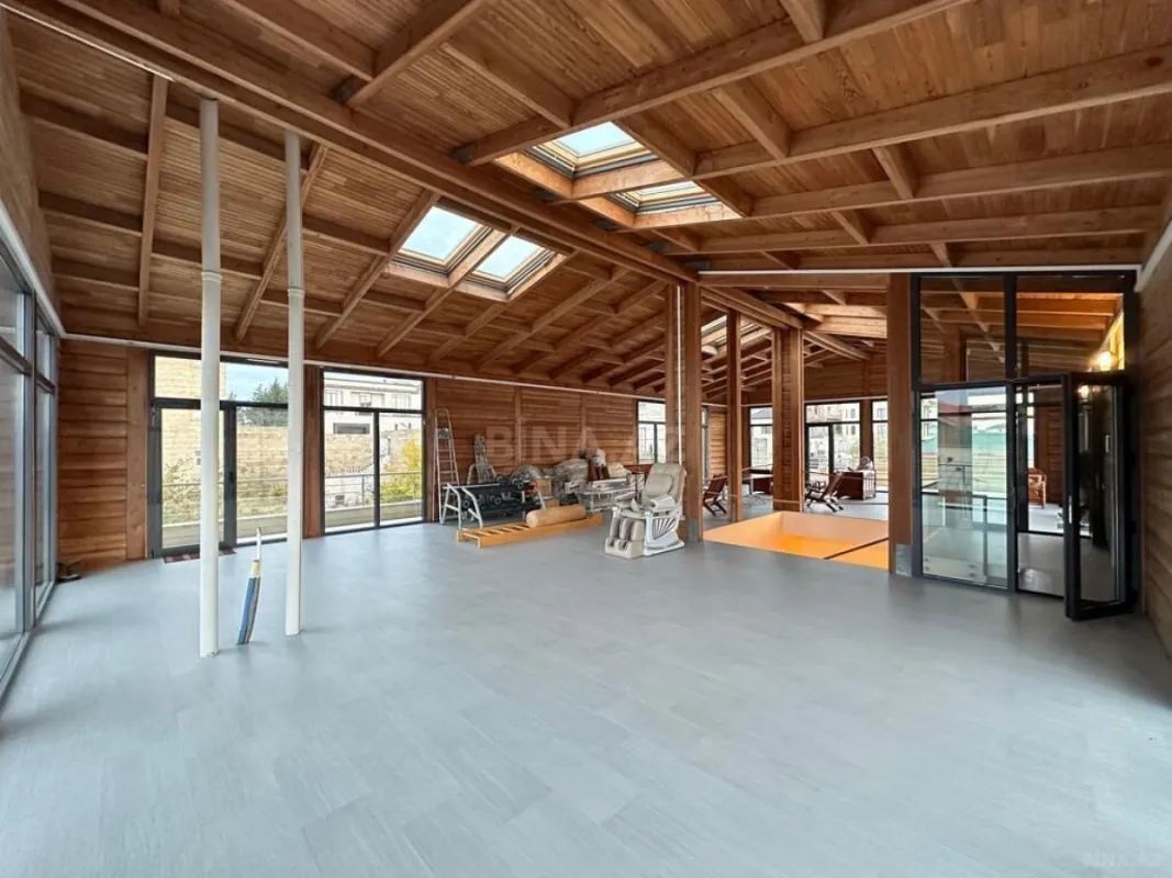 Satılır 8 otaqlı həyət evi 700 m²