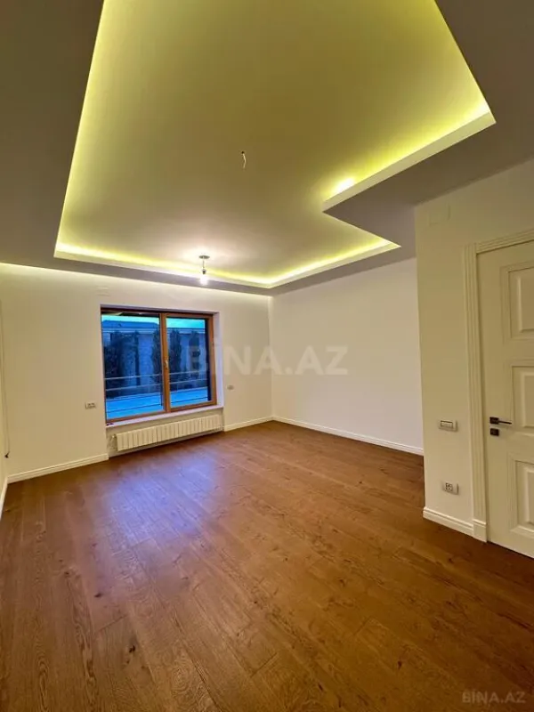 Satılır 8 otaqlı həyət evi 700 m²