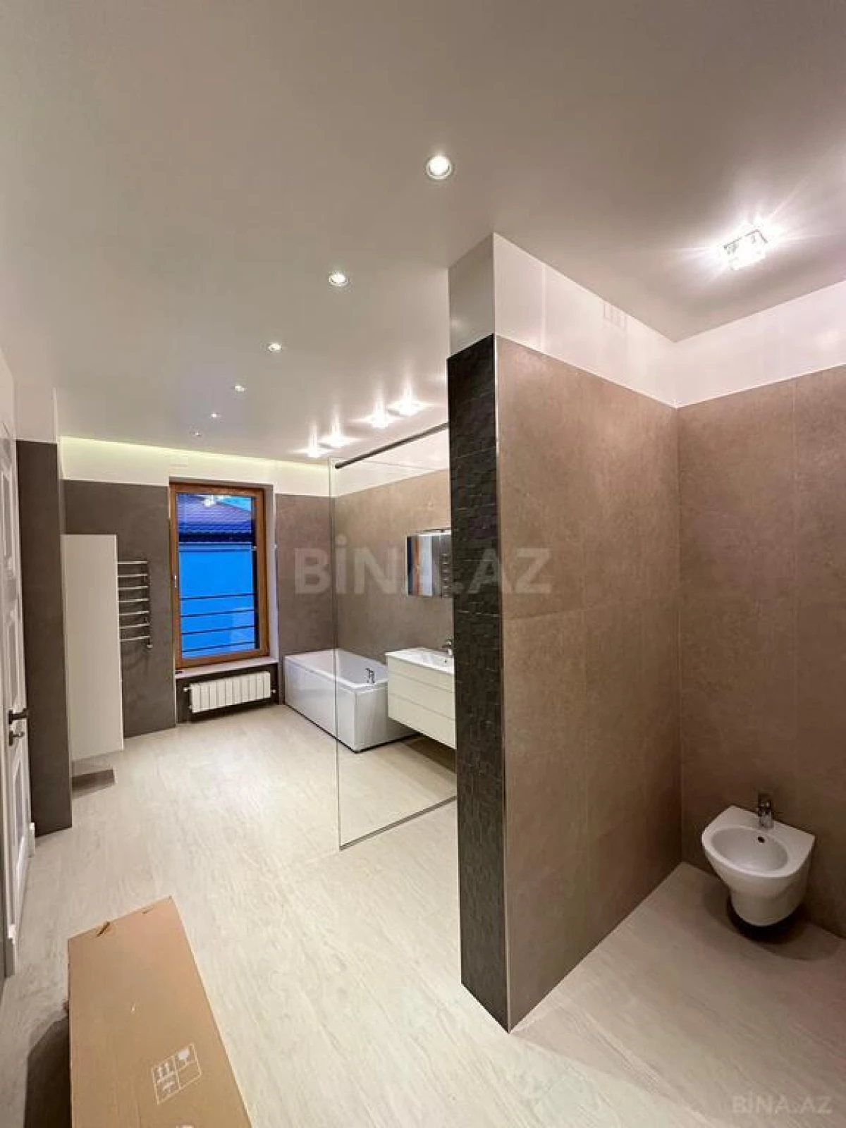 Satılır 8 otaqlı həyət evi 700 m²
