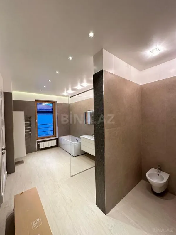 Satılır 8 otaqlı həyət evi 700 m²