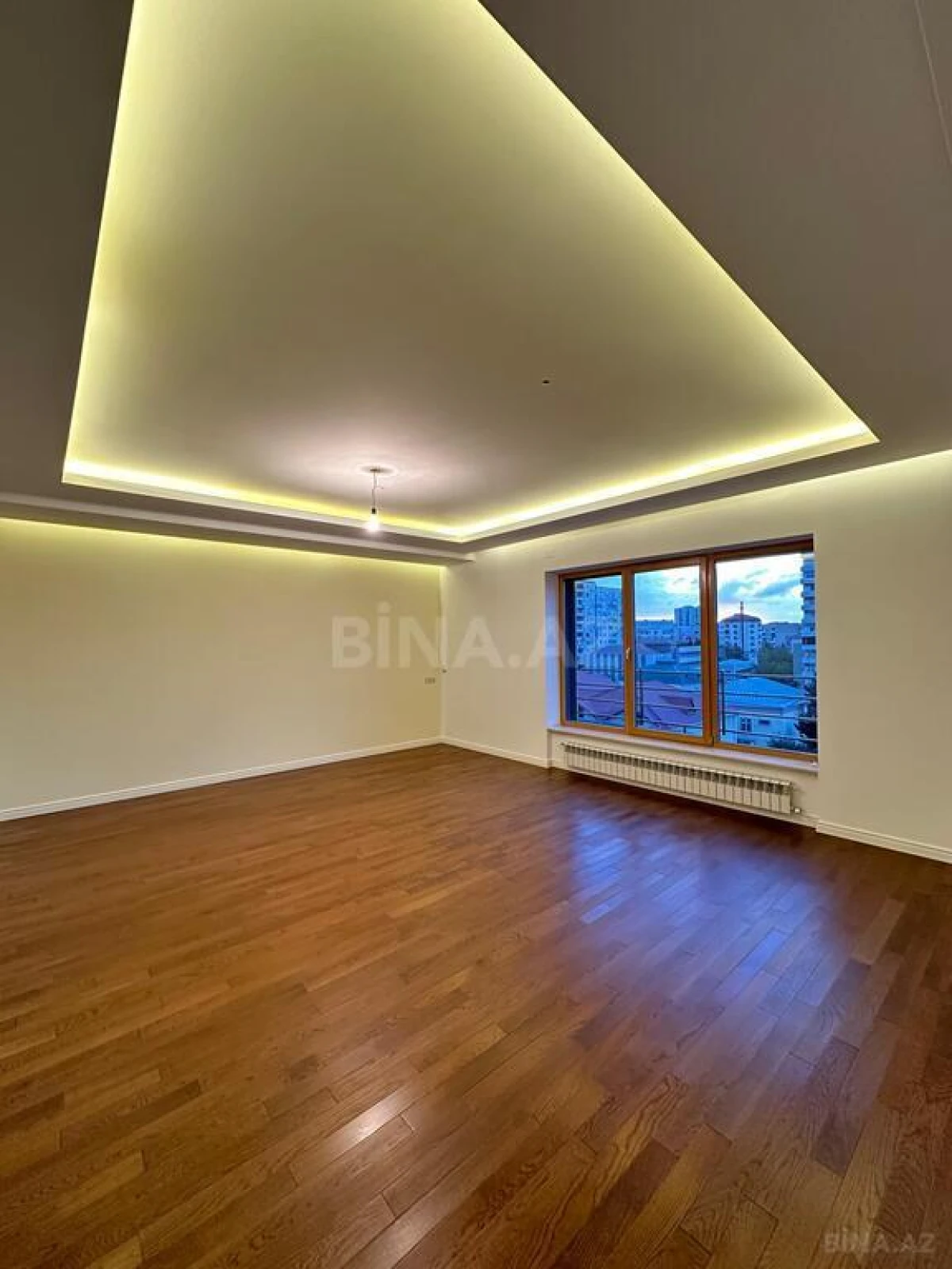 Satılır 8 otaqlı həyət evi 700 m²
