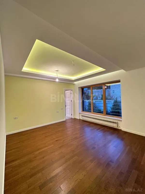 Satılır 8 otaqlı həyət evi 700 m²