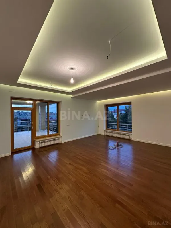 Satılır 8 otaqlı həyət evi 700 m²