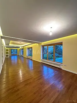 Satılır 8 otaqlı həyət evi 700 m²