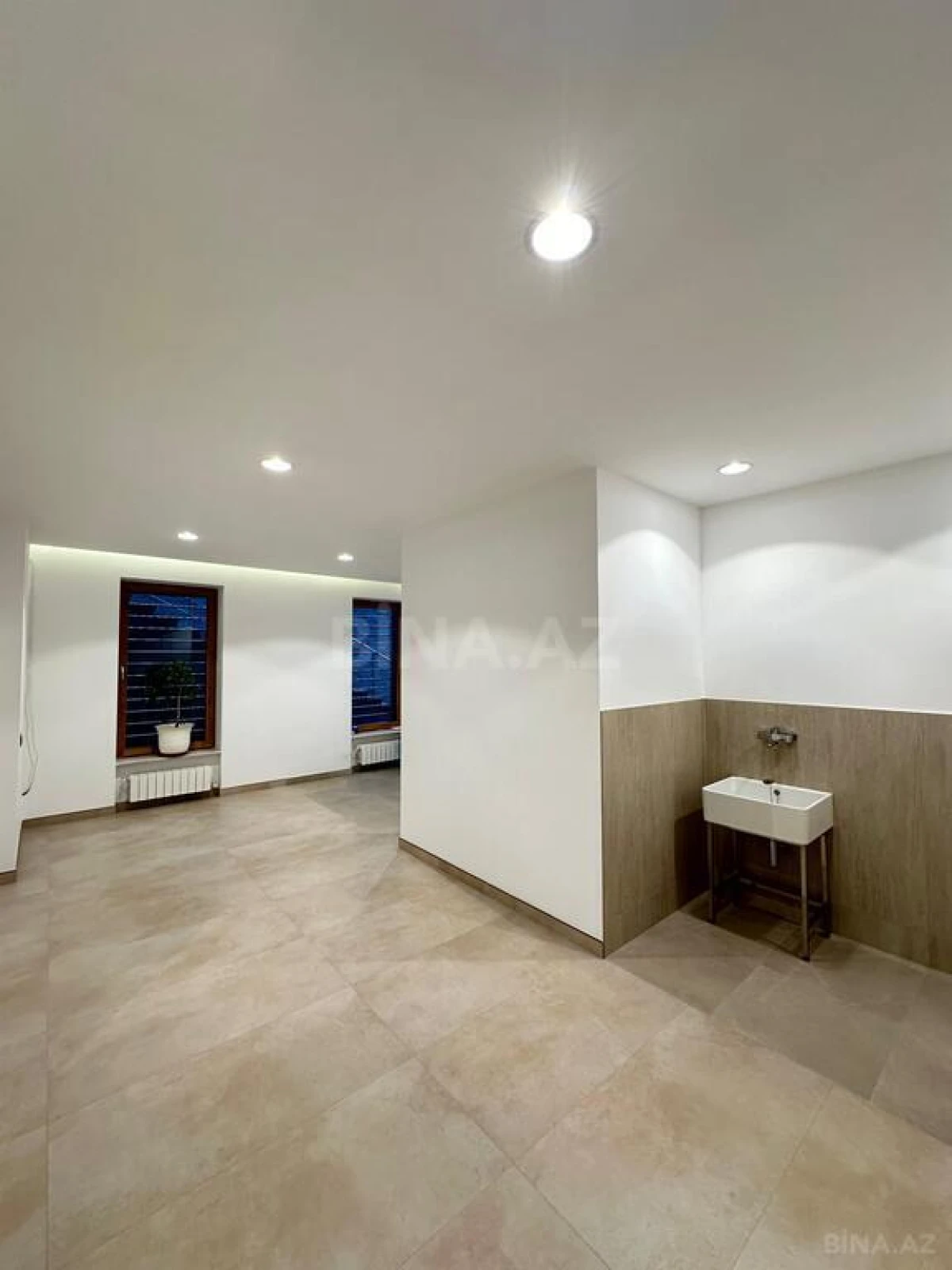 Satılır 8 otaqlı həyət evi 700 m²