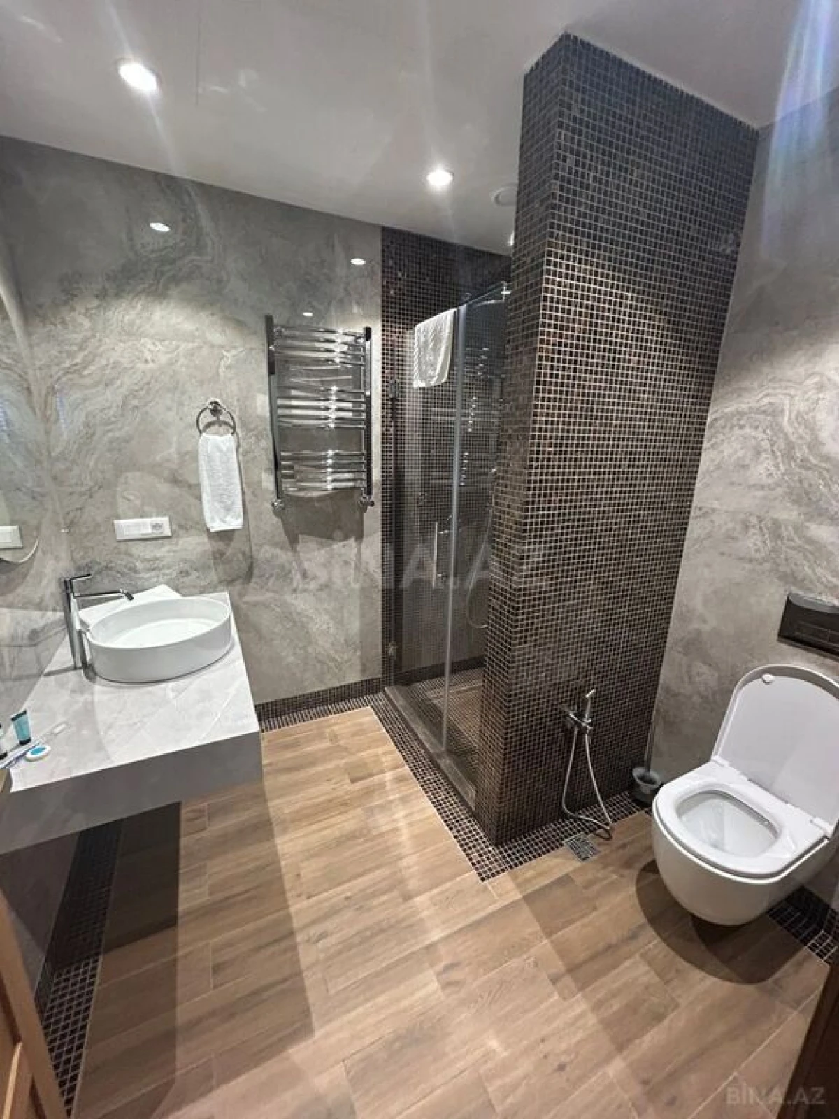 Kirayə verilir 2 otaqlı mənzil 95 m²