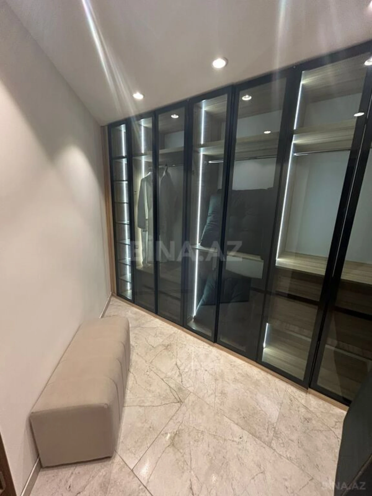 Kirayə verilir 2 otaqlı mənzil 95 m²