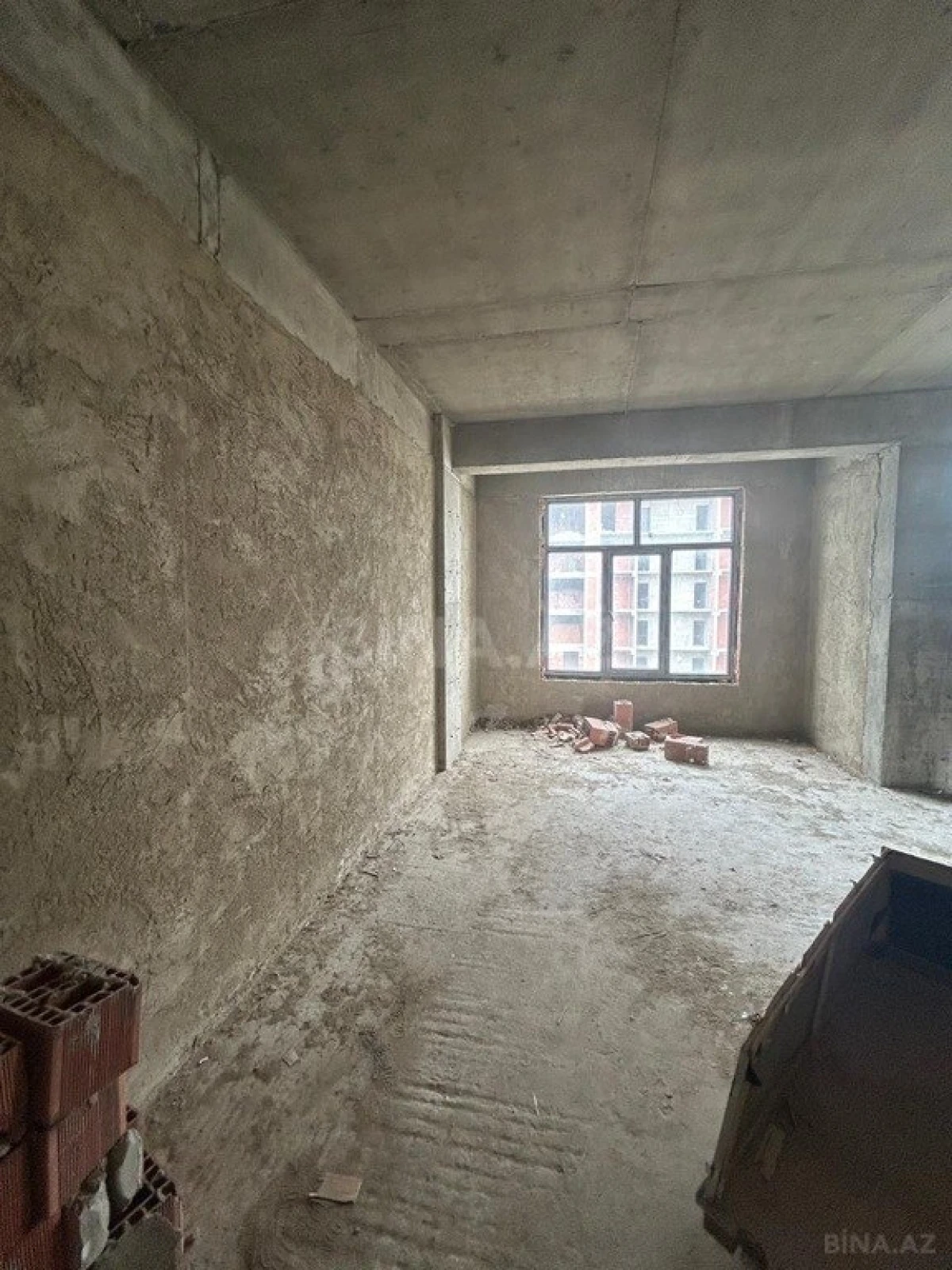 Satılır 2 otaqlı mənzil 93 m²