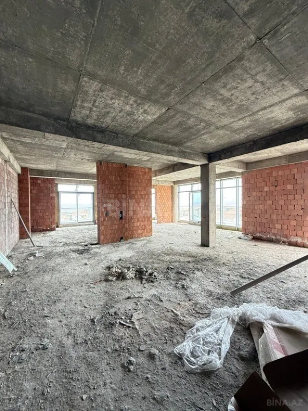 Satılır 4 otaqlı mənzil 219 m²