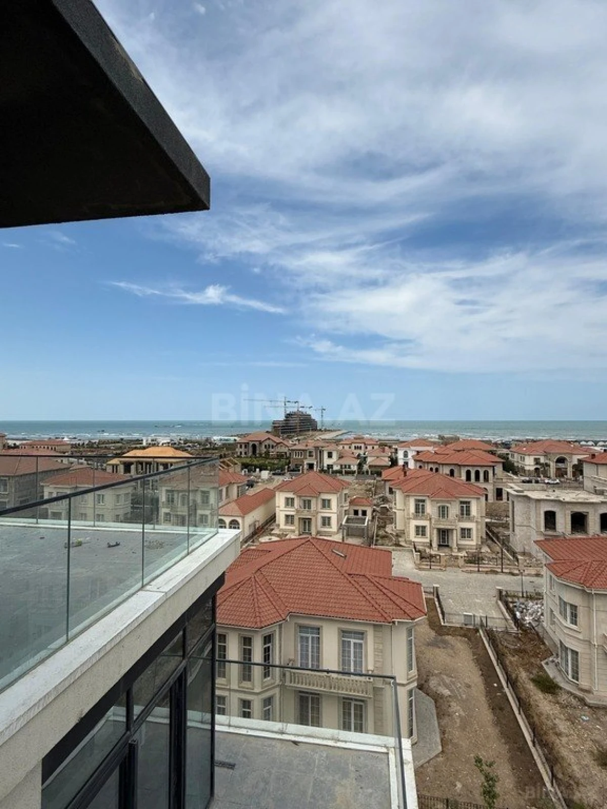 Satılır 4 otaqlı mənzil 219 m²