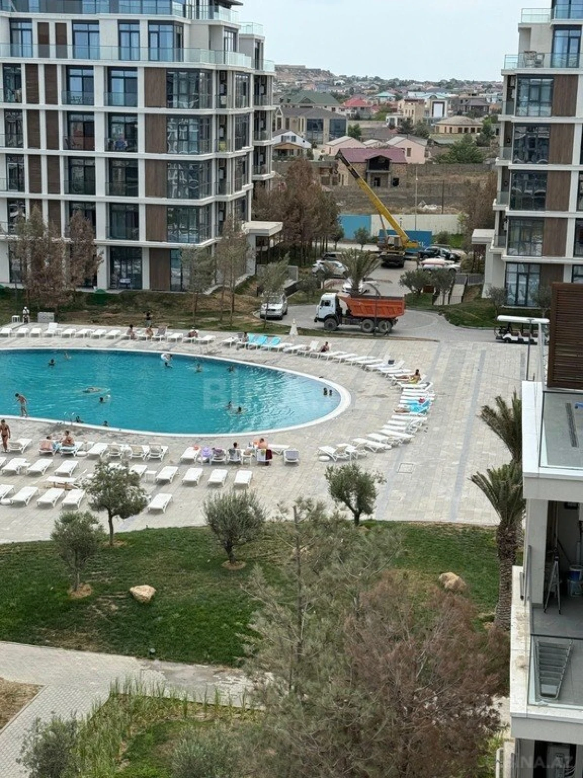 Satılır 4 otaqlı mənzil 219 m²