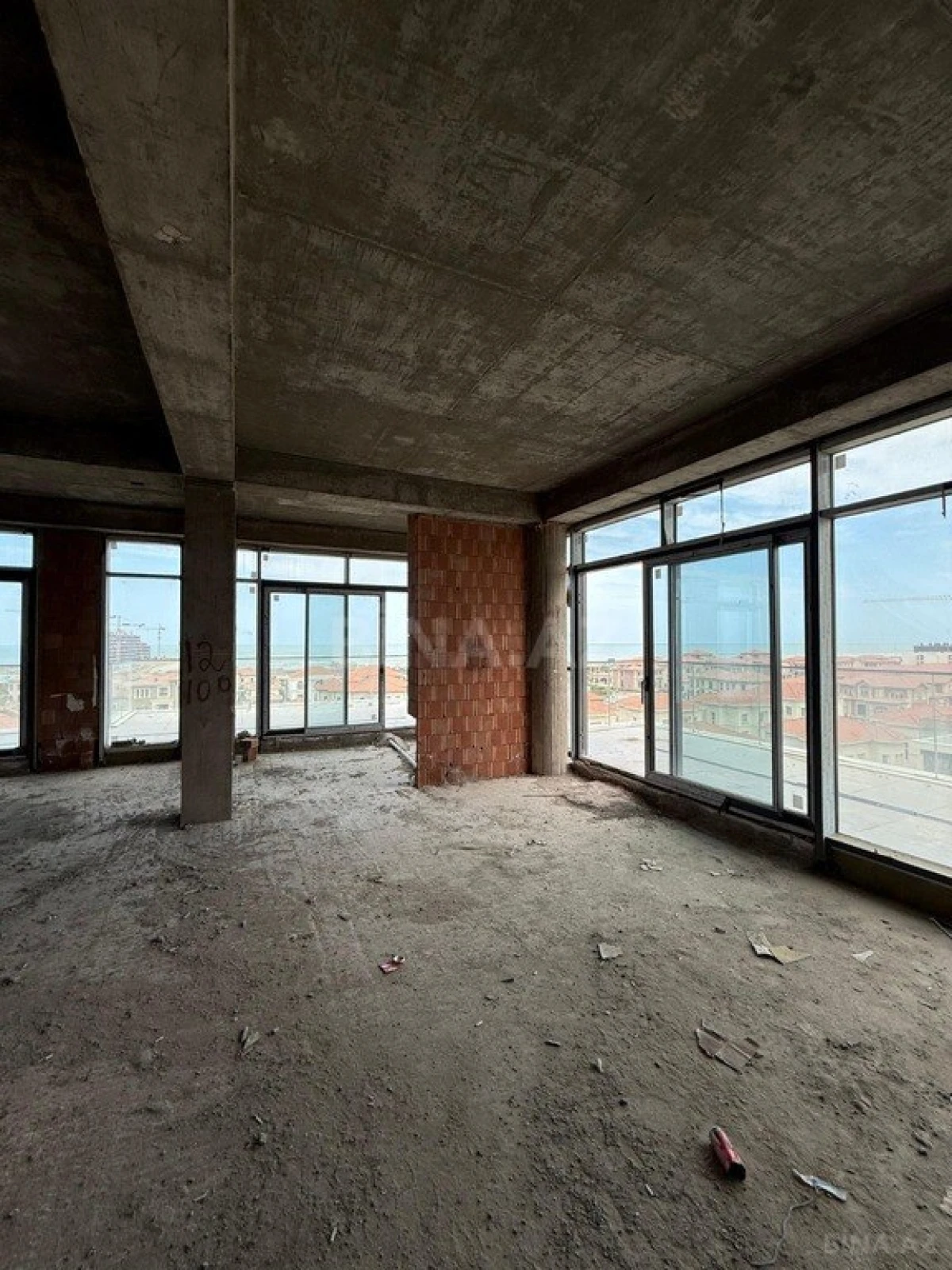 Satılır 4 otaqlı mənzil 219 m²