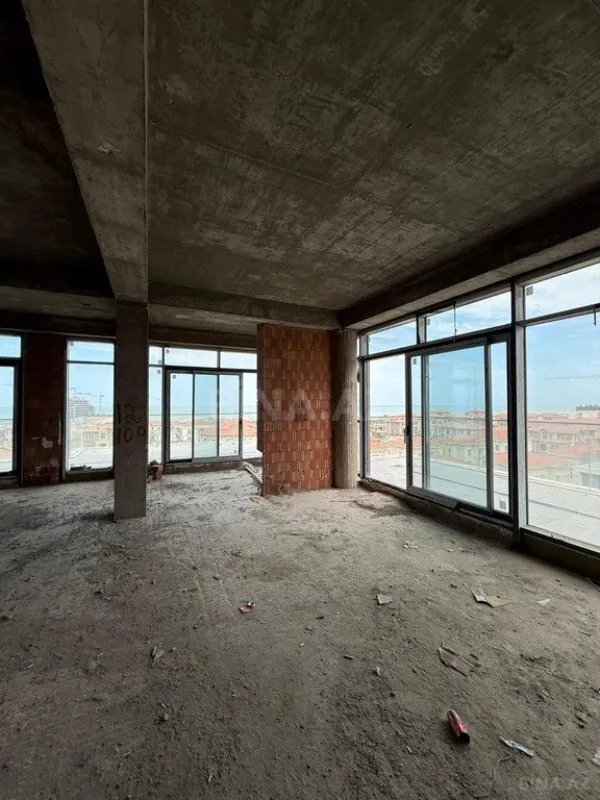 Satılır 4 otaqlı mənzil 219 m²