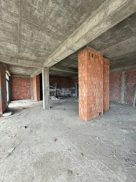 Satılır 4 otaqlı mənzil 219 m²